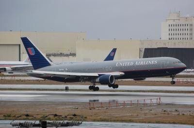 Image of aircraft registration N677UA - A 767-322(ER)(WL) operated by United Airlines