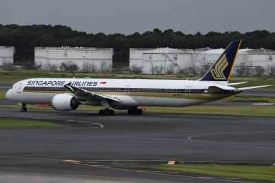 Photo of aircraft 9V-SCO operated by Singapore Airlines