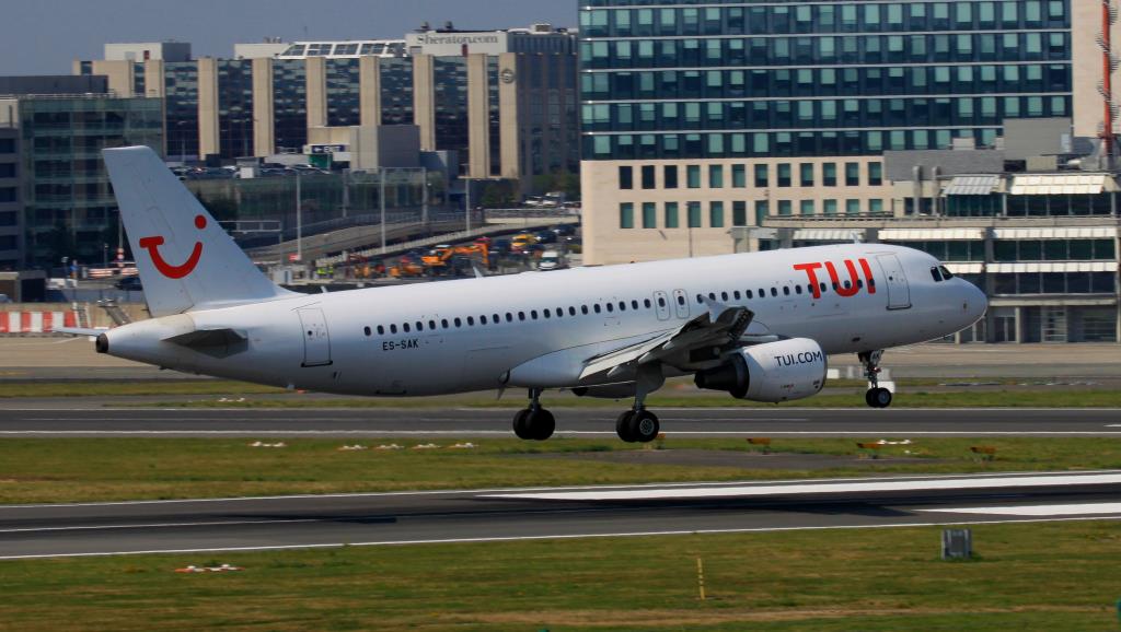 Photo of aircraft ES-SAK operated by TUI Airlines Belgium