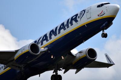 Photo of aircraft EI-EFY operated by Ryanair