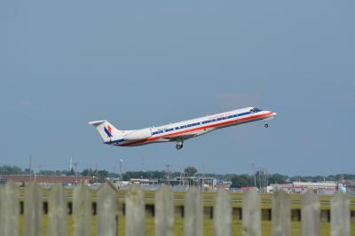 Photo of aircraft N825AE operated by American Eagle