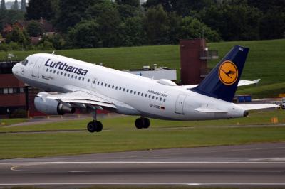 Image of aircraft registration D-AIBE - A A319-112 operated by Lufthansa