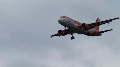 Image of aircraft registration G-EZDK - A A319-111 operated by easyJet