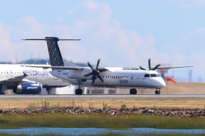 Photo of aircraft C-GKQC operated by Porter Airlines