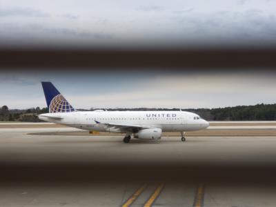Photo of aircraft N899UA operated by United Airlines