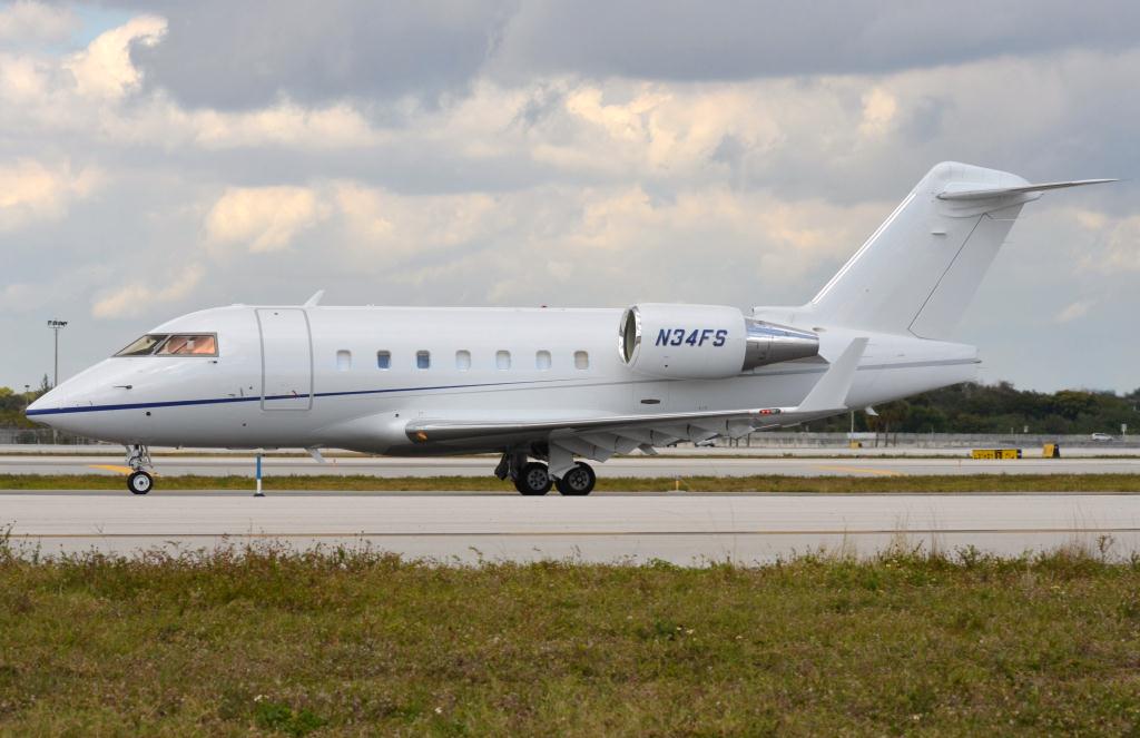 Photo of aircraft N34FS operated by Challenger Aircraft Holdings Corporation