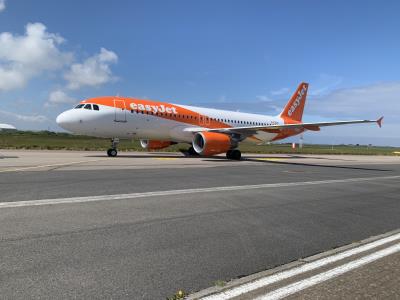 Photo of aircraft G-EZUN operated by easyJet