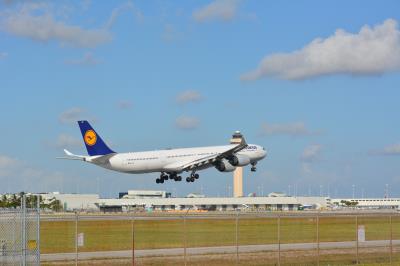 Image of aircraft registration D-AIHK - A A340-642 operated by Lufthansa