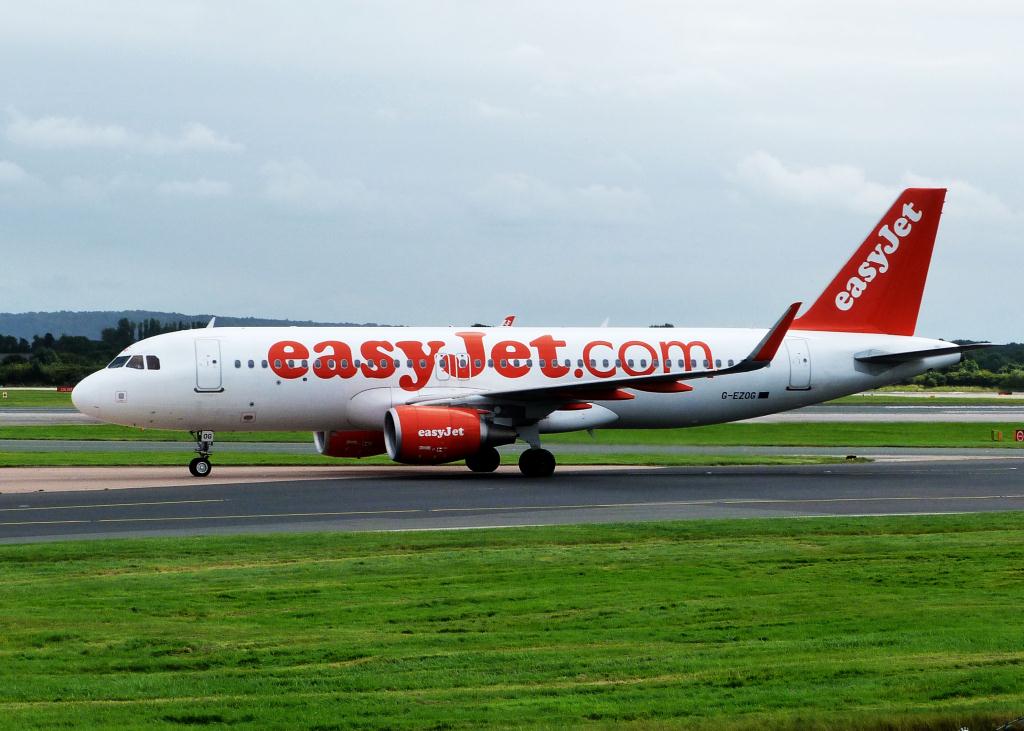 Photo of aircraft G-EZOG operated by easyJet