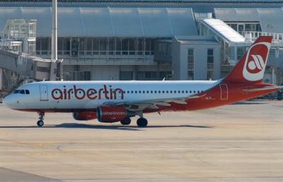 Photo of aircraft D-ALTI operated by Air Berlin