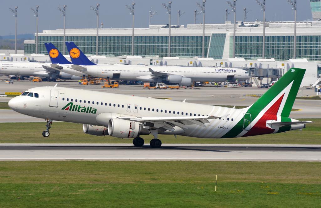 Photo of aircraft EI-DSV operated by Alitalia