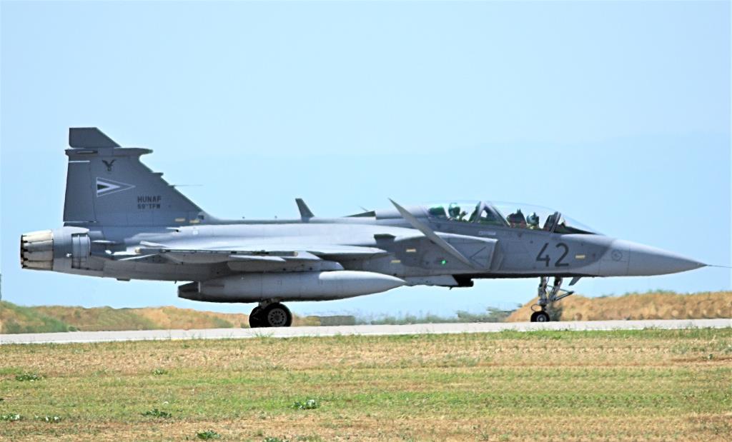 Photo of aircraft 042 operated by Hungarian Air Force