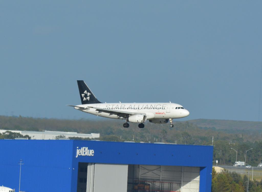 Photo of aircraft N522TA operated by Avianca El Salvador