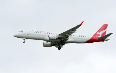 Photo of aircraft VH-UYE operated by QantasLink