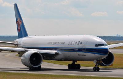Photo of aircraft B-2081 operated by China Southern Airlines