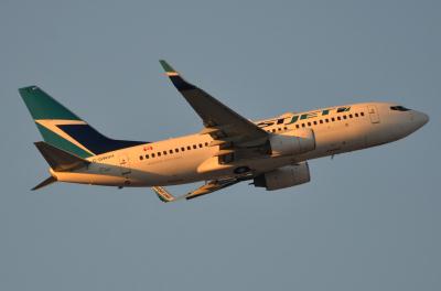 Photo of aircraft C-GWSH operated by WestJet