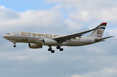 Photo of aircraft A6-DCB operated by Etihad Airways