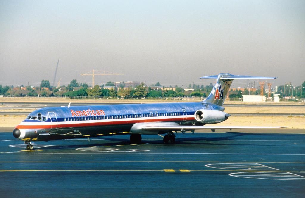 Photo of aircraft N228AA operated by American Airlines