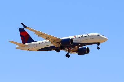 Photo of aircraft N126DU operated by Delta Air Lines