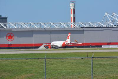 Photo of aircraft C-GSJB operated by Air Canada Rouge