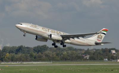 Image of aircraft registration A6-EYR - A A330-243 operated by Etihad Airways