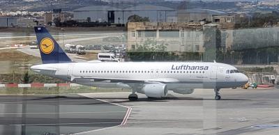 Photo of aircraft D-AIQH operated by Lufthansa