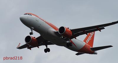 Image of aircraft registration G-UZHW - A A320-251N(WL) operated by easyJet
