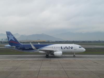 Photo of aircraft CC-BFF operated by LATAM Airlines Chile