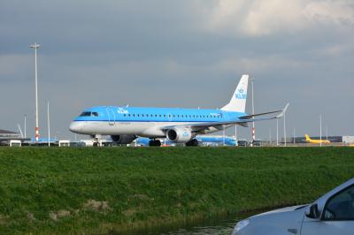 Photo of aircraft PH-EZZ operated by KLM Cityhopper