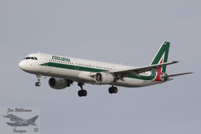 Image of aircraft registration I-BIXN - A A321-112 operated by Alitalia