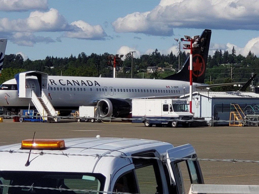 Photo of aircraft C-GEPF operated by Air Canada