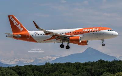 Image of aircraft registration OE-INB - A A320-214(WL) operated by easyJet Europe