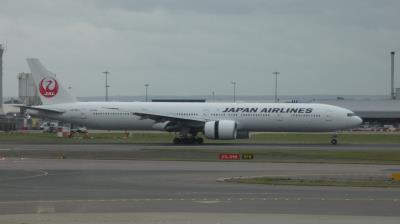 Photo of aircraft JA738J operated by Japan Airlines