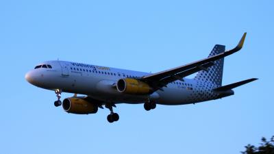 Photo of aircraft EC-MKN operated by Vueling