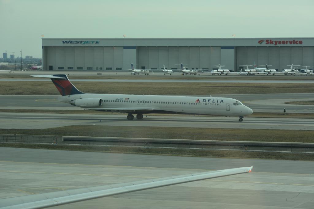 Photo of aircraft N982DL operated by Delta Air Lines
