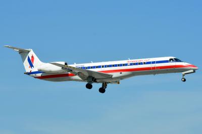 Photo of aircraft N821AE operated by American Eagle