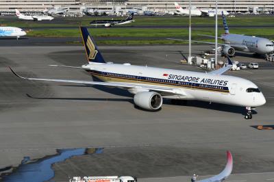 Photo of aircraft 9V-SHP operated by Singapore Airlines