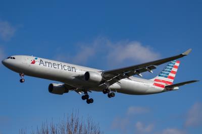 Photo of aircraft N271AY operated by American Airlines