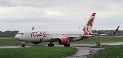 Photo of aircraft C-GHLV operated by Air Canada Rouge