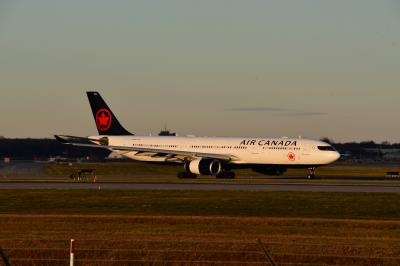 Photo of aircraft C-GKUG operated by Air Canada