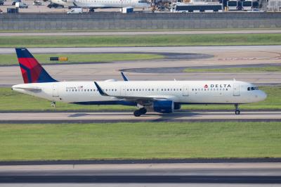 Photo of aircraft N340DN operated by Delta Air Lines