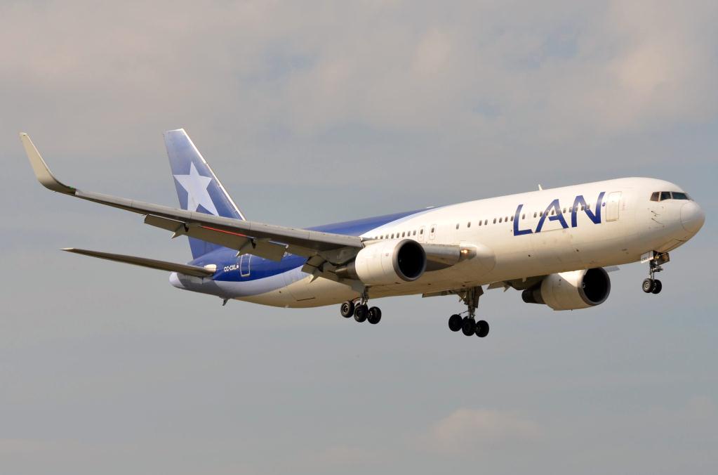 Photo of aircraft CC-CXL operated by LAN Airlines
