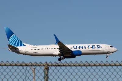 Photo of aircraft N68807 operated by United Airlines