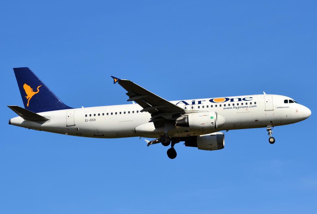 Photo of aircraft EI-DSV operated by Air One