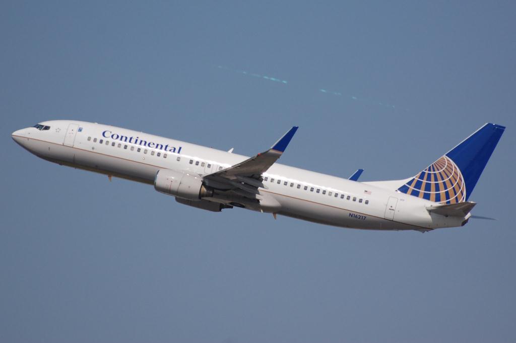 Photo of aircraft N16217 operated by Continental Air Lines
