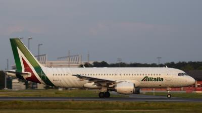 Image of aircraft registration EI-DTJ - A A320-216 operated by Alitalia