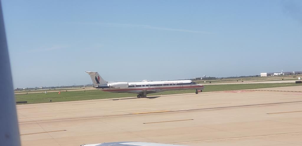 Photo of aircraft N841AE operated by American Eagle