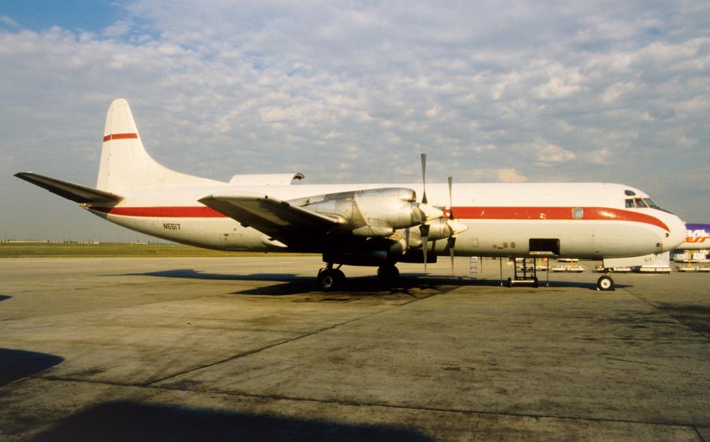 Photo of aircraft N5517 operated by Zantop International Airlines