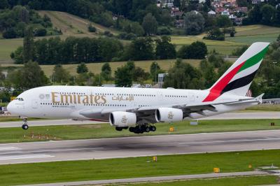 Photo of aircraft A6-EVA operated by Emirates