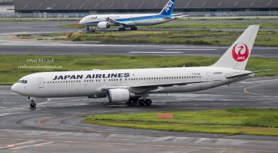 Photo of aircraft JA8987 operated by Japan Airlines